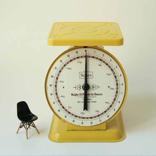             vintage yellow kitchen scale  
