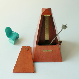             vintage Metronome  